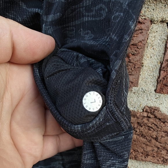 Lululemon Surge Light 3/4 Tight *Side Pockets 23" Size Large Running - Picture 5 of 10